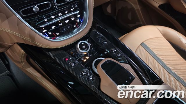 Aston Martin DBX 2023 — photo 22