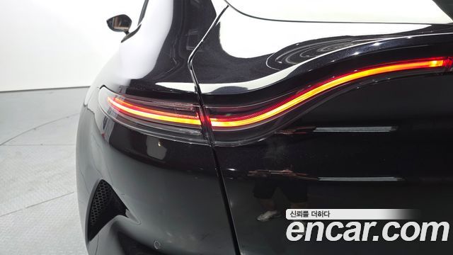 Aston Martin DBX 2023 — photo 9