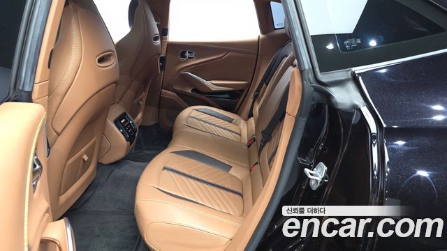 Aston Martin DBX 2023 — photo 16