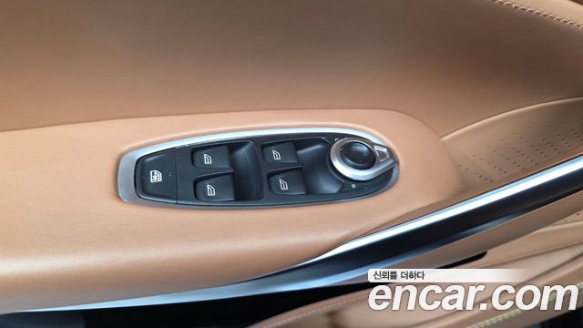 Aston Martin DBX 2023 — photo 30