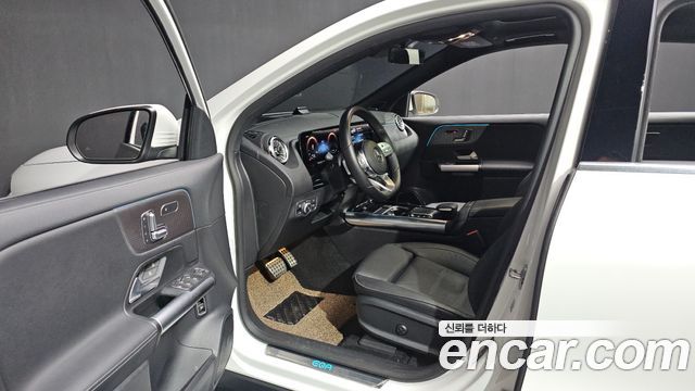 Mercedes-Benz EQA 2023 — photo 13
