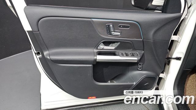 Mercedes-Benz EQA 2023 — photo 14