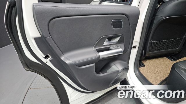 Mercedes-Benz EQA 2023 — photo 15