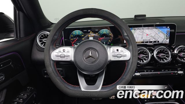 Mercedes-Benz GLB-Class 2020 — photo 10