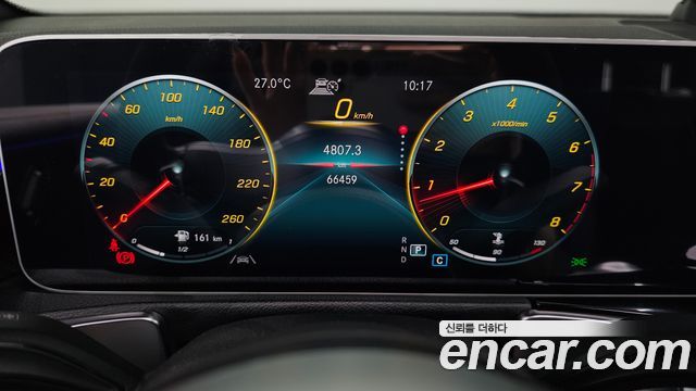 Mercedes-Benz GLB-Class 2020 — photo 12