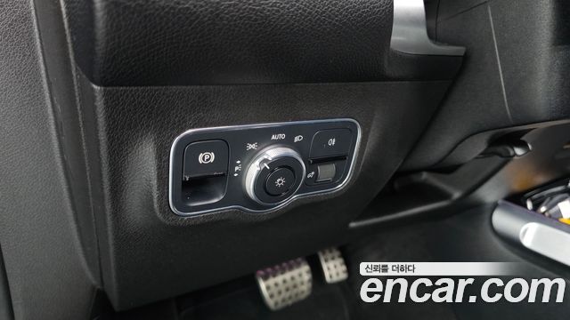 Mercedes-Benz GLB-Class 2020 — photo 21