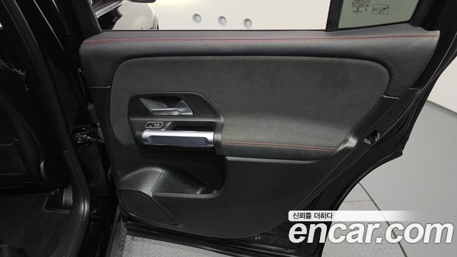 Mercedes-Benz GLB-Class 2020 — photo 22