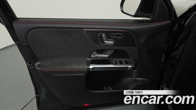 Mercedes-Benz GLB-Class 2020 — photo 23
