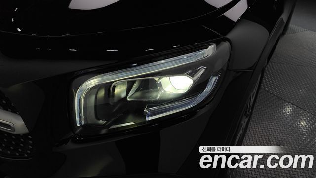 Mercedes-Benz GLB-Class 2020 — photo 8