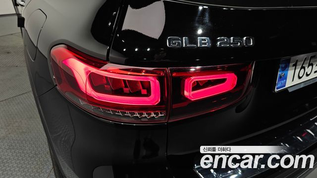 Mercedes-Benz GLB-Class 2020 — photo 9