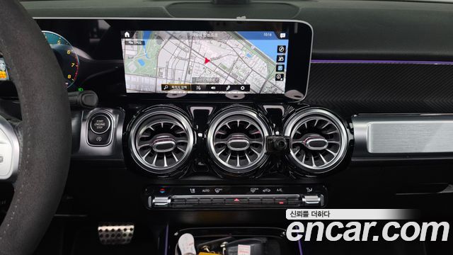 Mercedes-Benz GLB-Class 2020 — photo 14