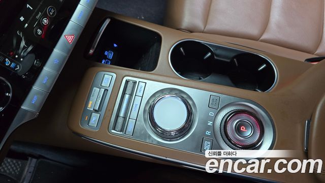 Genesis GV70 2021 — photo 12