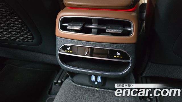 Genesis GV70 2021 — photo 30