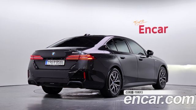 BMW 5-Series 2025 — photo 2