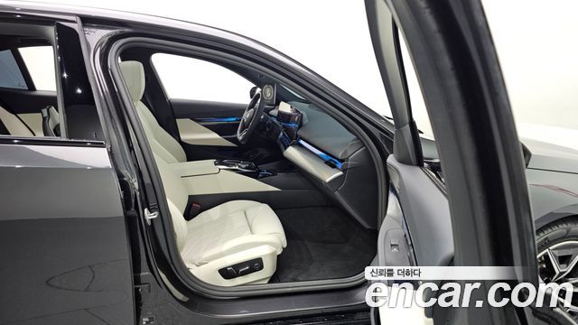 BMW 5-Series 2025 — photo 26