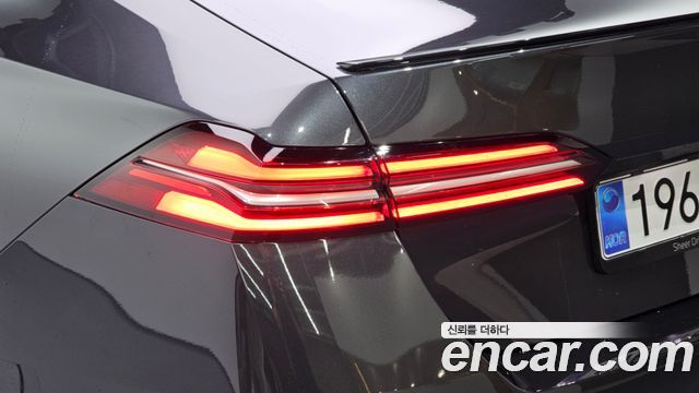 BMW 5-Series 2025 — photo 9