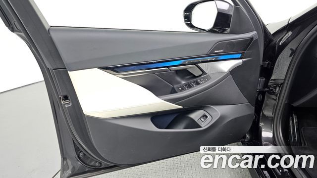 BMW 5-Series 2025 — photo 14
