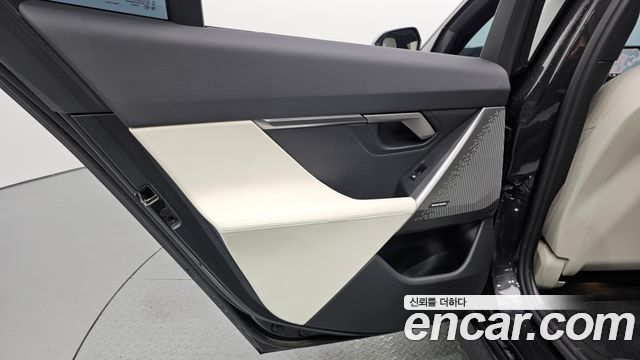 BMW 5-Series 2025 — photo 15