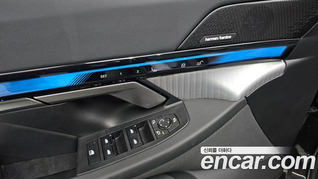 BMW 5-Series 2025 — photo 28