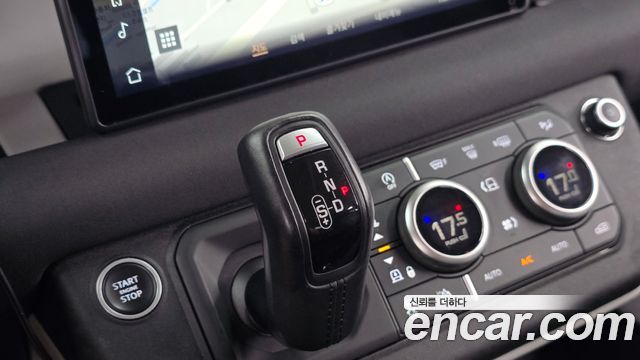 Land Rover Defender 2020 — photo 12