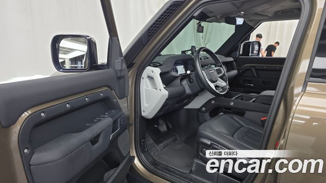 Land Rover Defender 2020 — photo 13