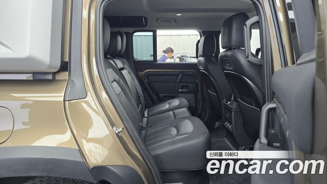 Land Rover Defender 2020 — photo 17