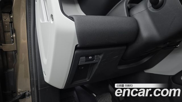 Land Rover Defender 2020 — photo 24