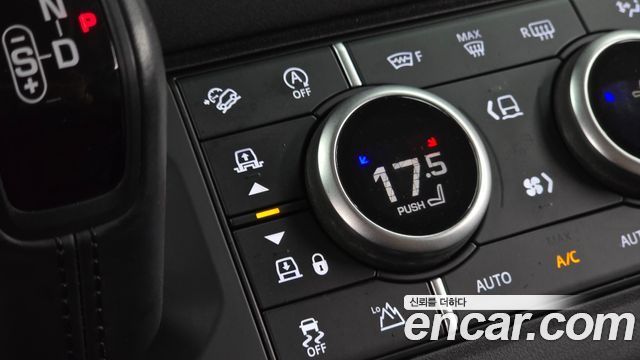 Land Rover Defender 2020 — photo 25