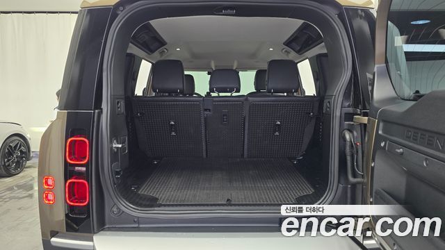 Land Rover Defender 2020 — photo 26