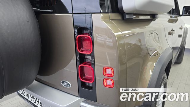 Land Rover Defender 2020 — photo 9