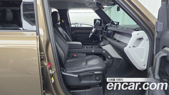 Land Rover Defender 2020 — photo 16