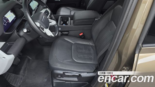 Land Rover Defender 2020 — photo 30