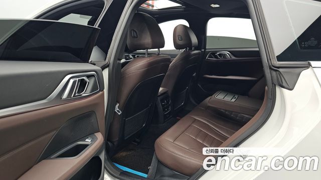 BMW 4-Series 2022 — photo 17