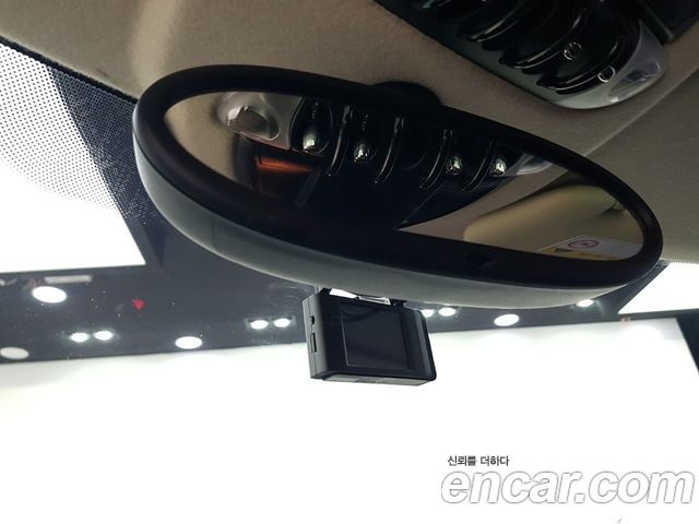 Mini Cooper 2011 — photo 17