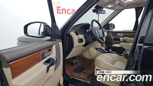 Land Rover Discovery 2016 — photo 10