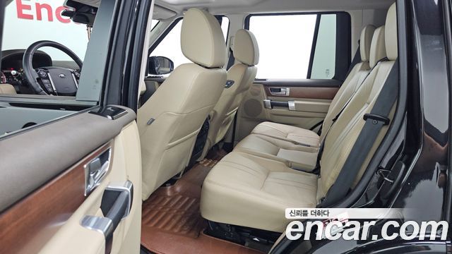 Land Rover Discovery 2016 — photo 11