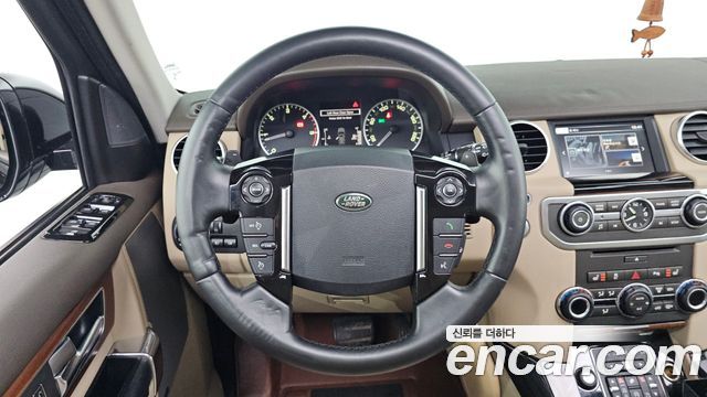 Land Rover Discovery 2016 — photo 12