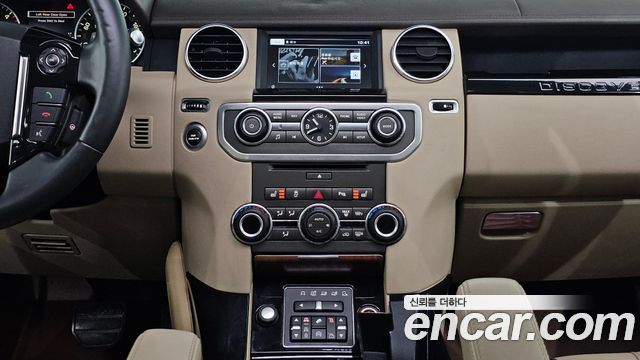 Land Rover Discovery 2016 — photo 13