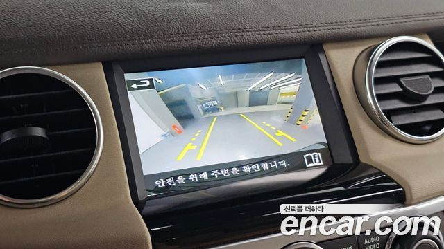 Land Rover Discovery 2016 — photo 14