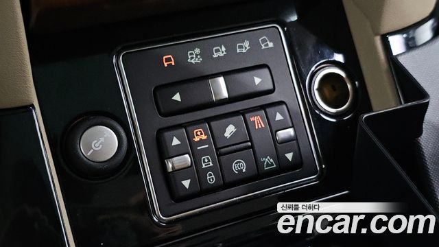 Land Rover Discovery 2016 — photo 17
