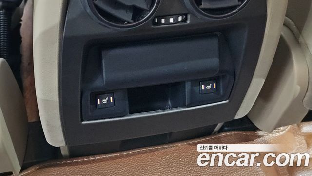 Land Rover Discovery 2016 — photo 18