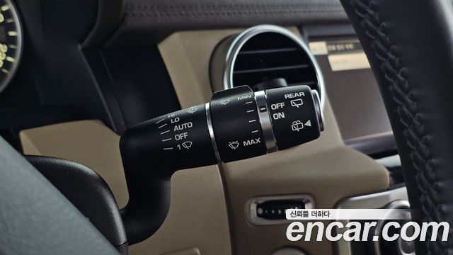 Land Rover Discovery 2016 — photo 19