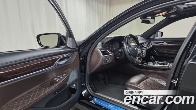 BMW 7-Series 2020 — photo 13