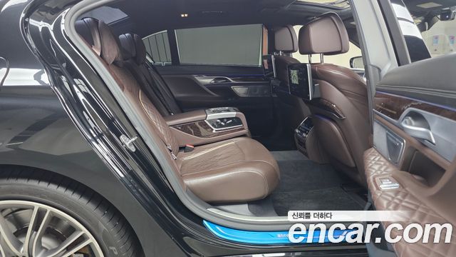 BMW 7-Series 2020 — photo 17