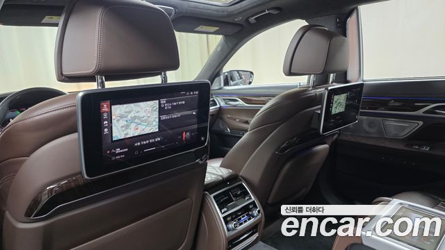 BMW 7-Series 2020 — photo 18