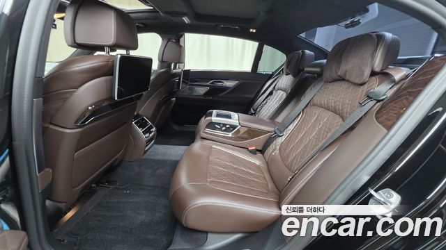 BMW 7-Series 2020 — photo 19
