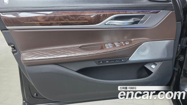 BMW 7-Series 2020 — photo 14