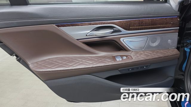 BMW 7-Series 2020 — photo 15