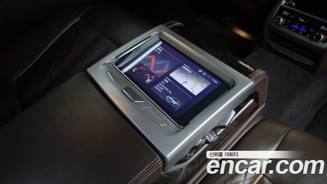 BMW 7-Series 2020 — photo 28