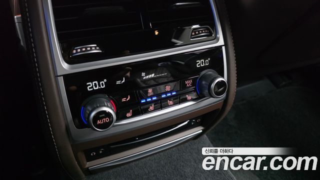 BMW 7-Series 2020 — photo 29
